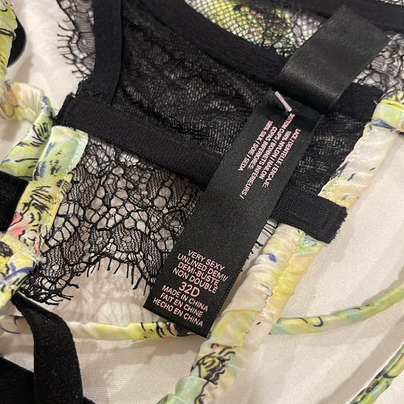 Victoria’s Secret Very Sexy Satin Lace Bra - Picture 4 of 5